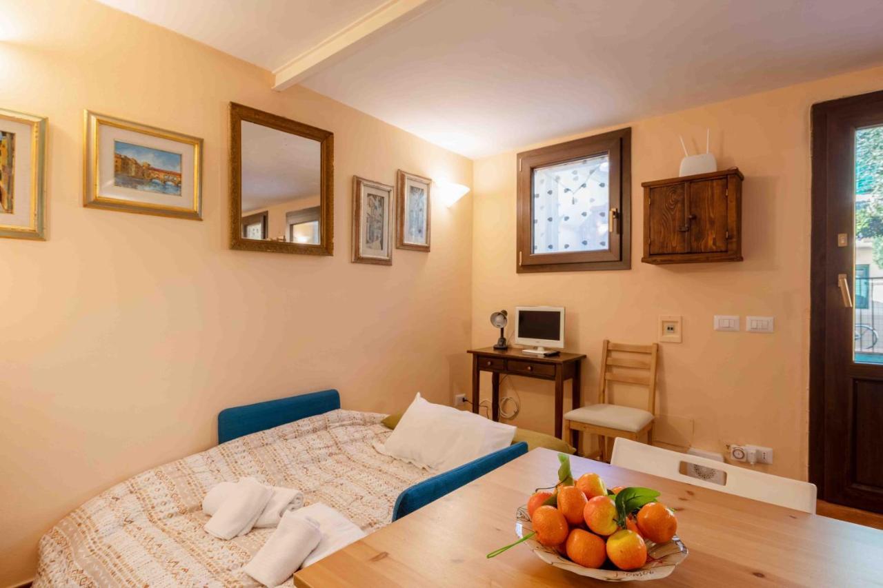 San Frediano Cozy Studio With Private Patio Florença Exterior foto