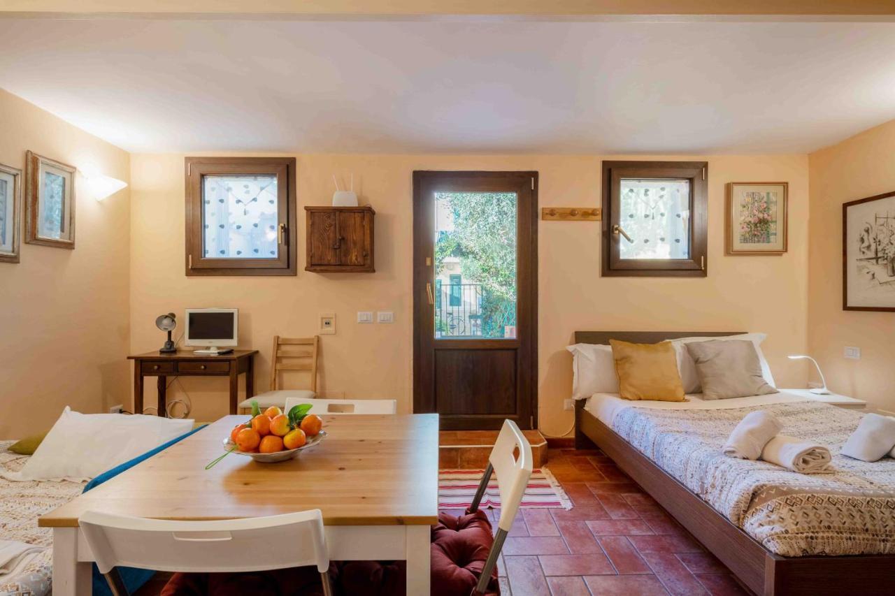 San Frediano Cozy Studio With Private Patio Florença Exterior foto
